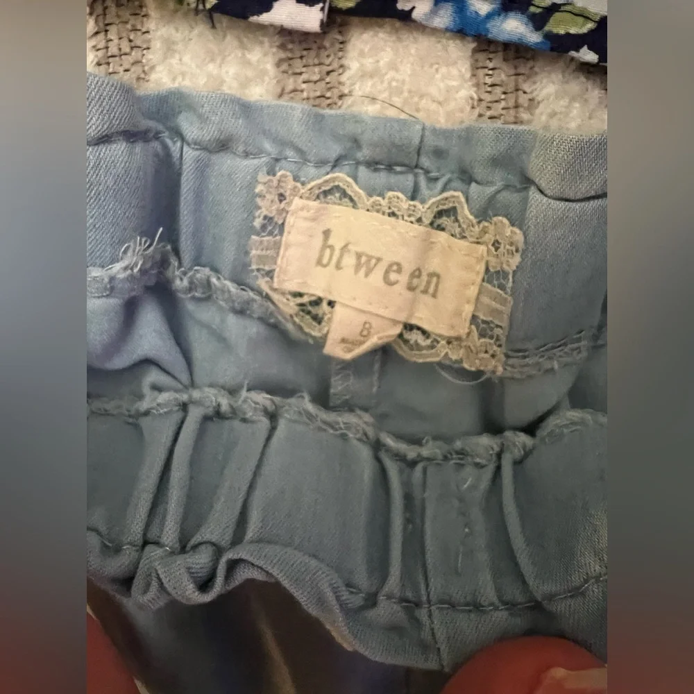 🦋 Girls 2 Piece Outfit Set - Floral Peplum Top & Light Blue Wide Leg Pants - Picture 4 of 7